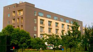 新易盛公司办公大楼窗户玻璃贴膜成功